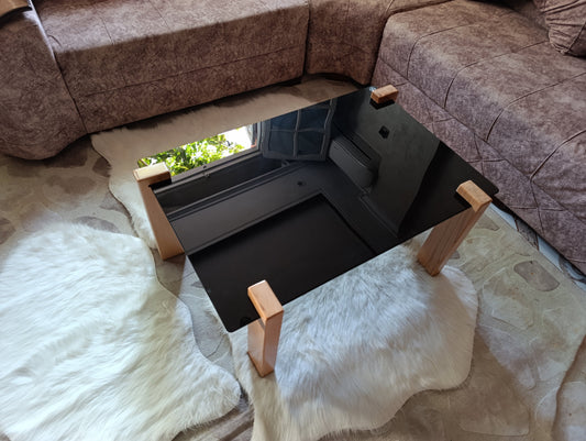 Hatre أناقة الأسود – طاولة زجاجية بأرجل خشبية راقية من